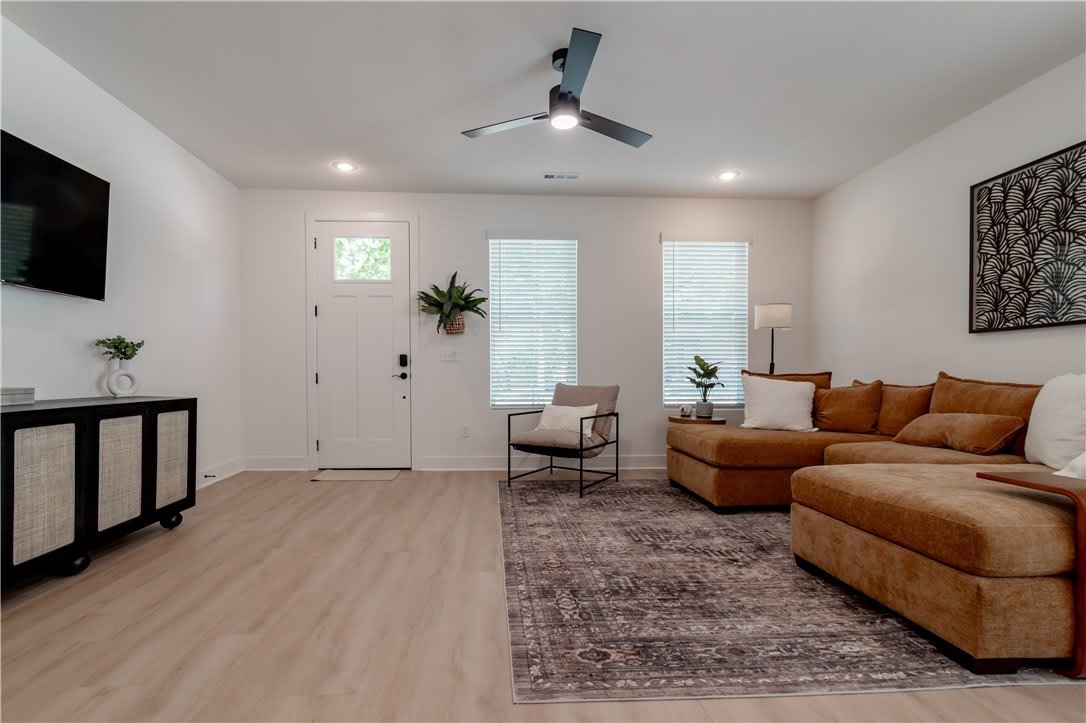810 S Wood Avenue – photo 5