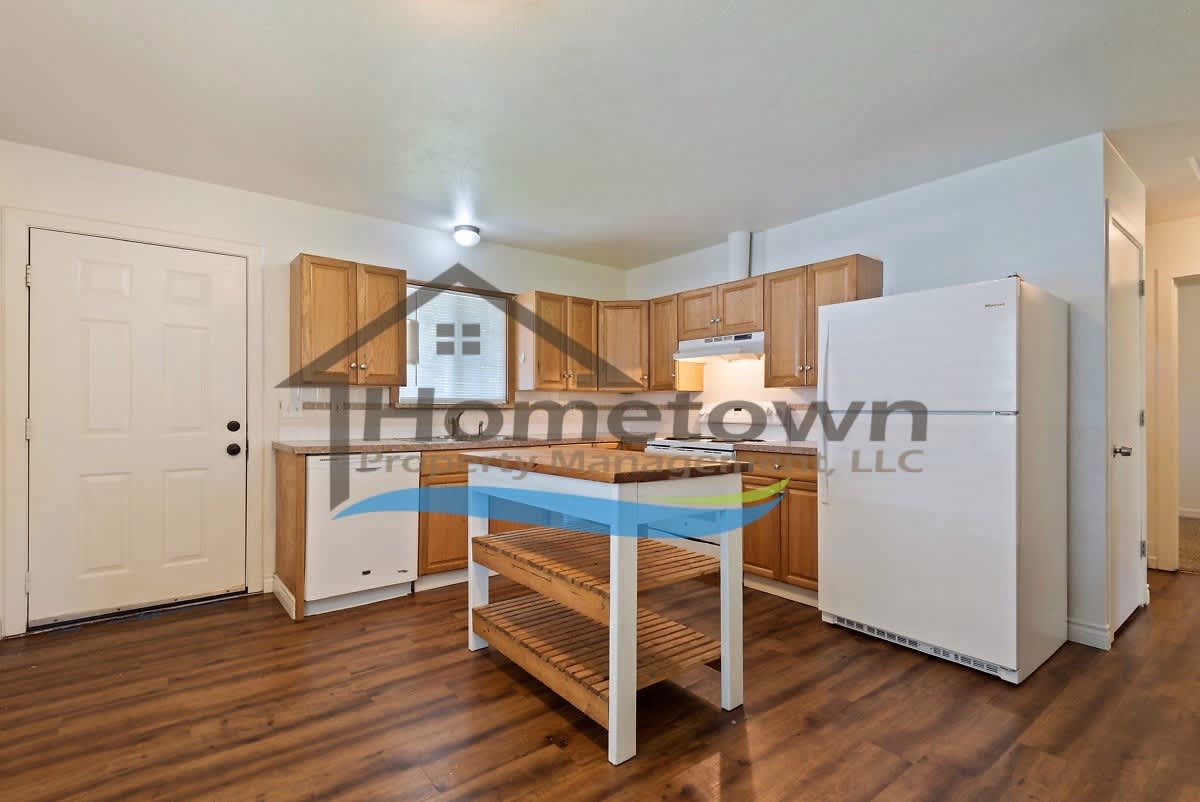 Spacious 4 Bedroom 2 Bath Duplex Unit in Hayden – photo 5