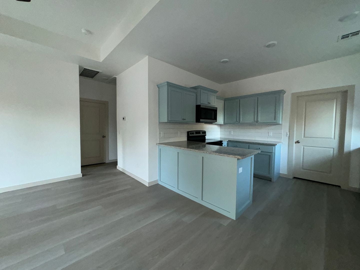 1202 W Iowa- hot new listing! – photo 2