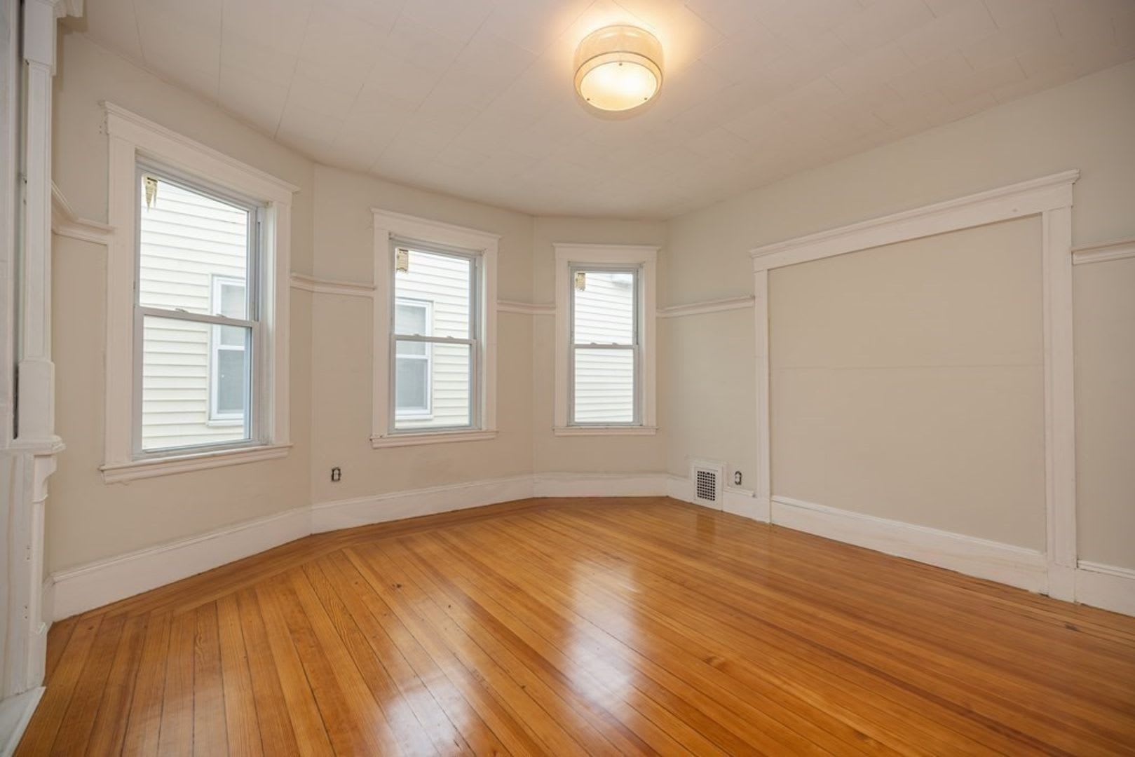 Great 4 Bed Available 9/1/26 – photo 5