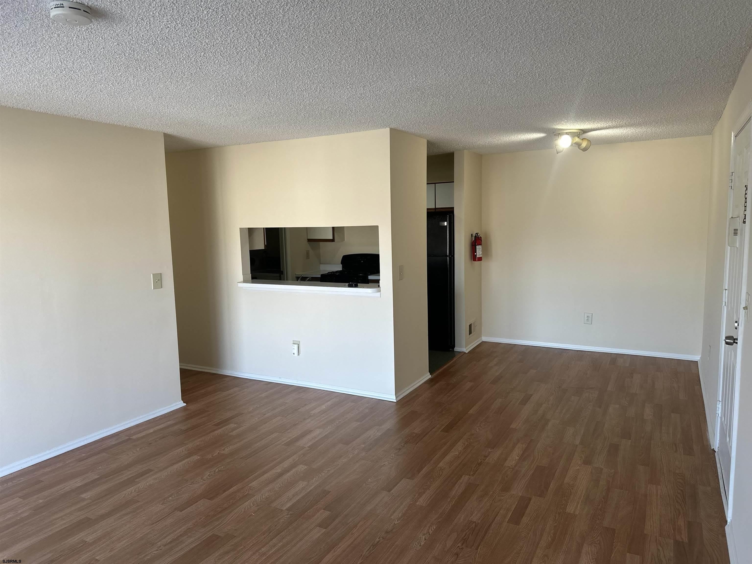 203 Colonial Ct – photo 3