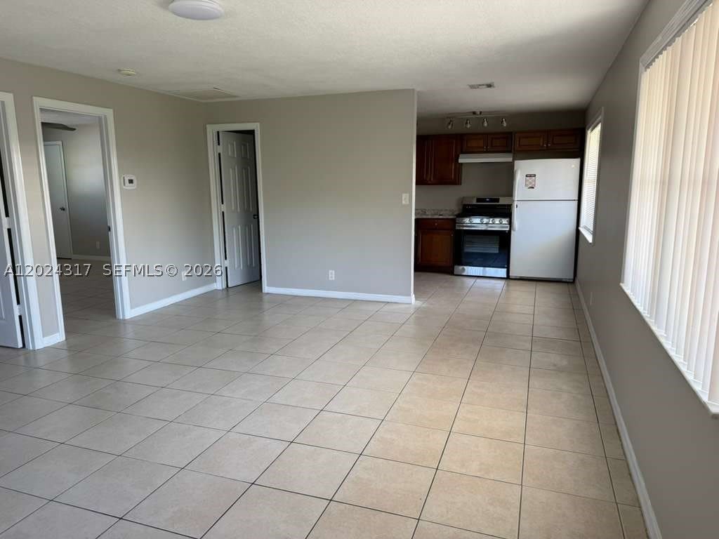 588 Holly Dr – photo 4