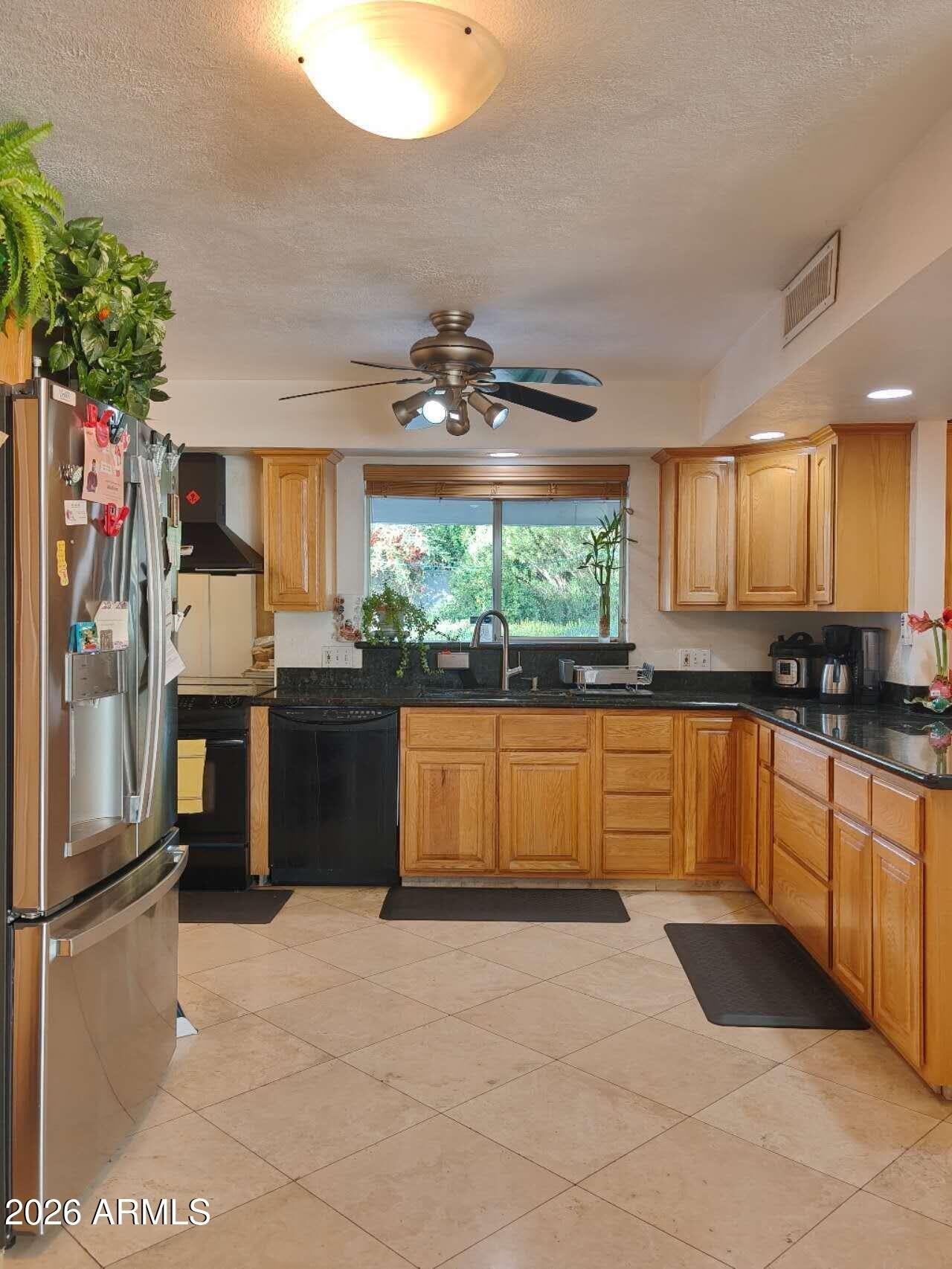 1802 E CLAREMONT Street – photo 4