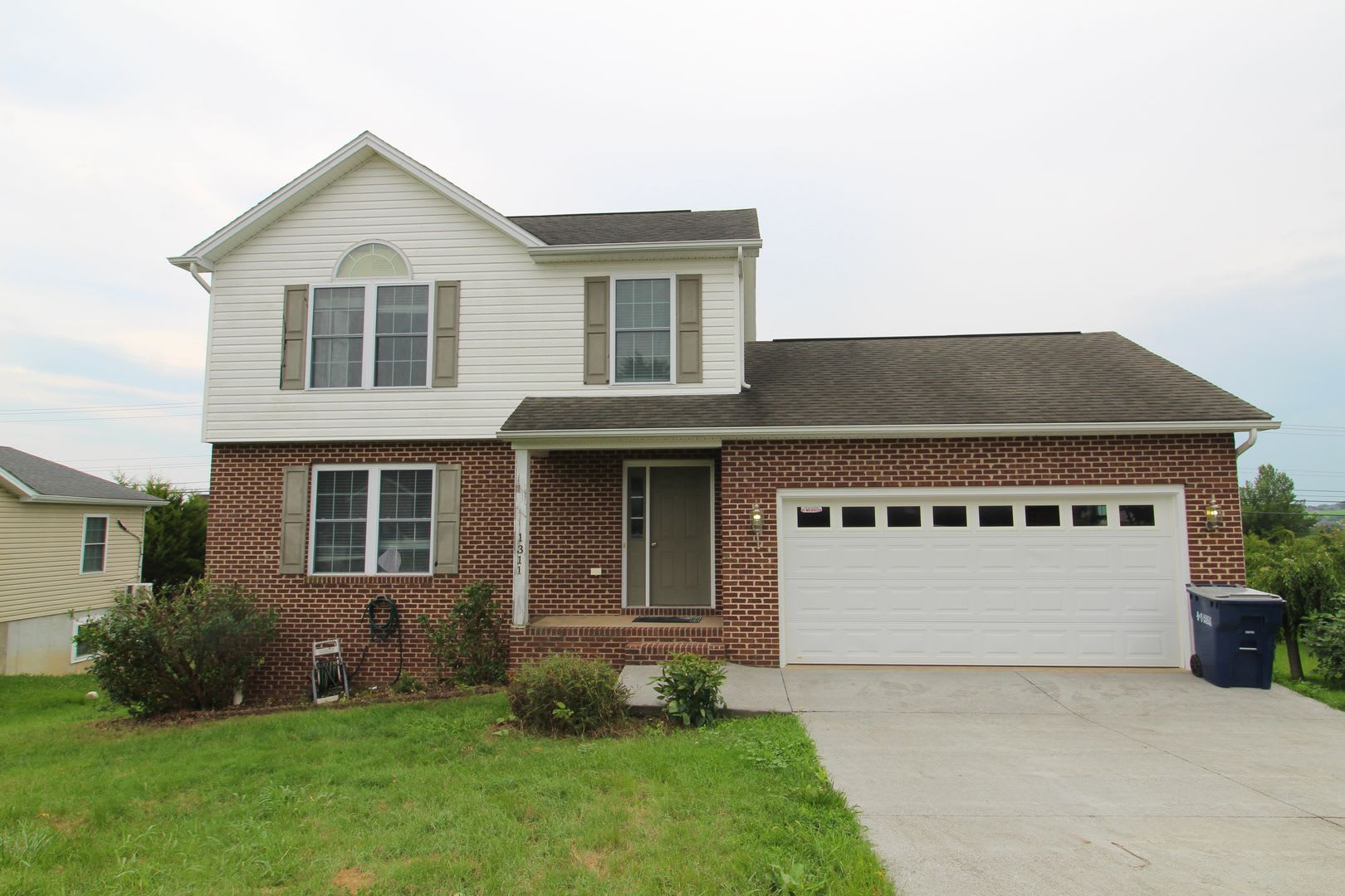 Available now! Home near downtown – photo 1