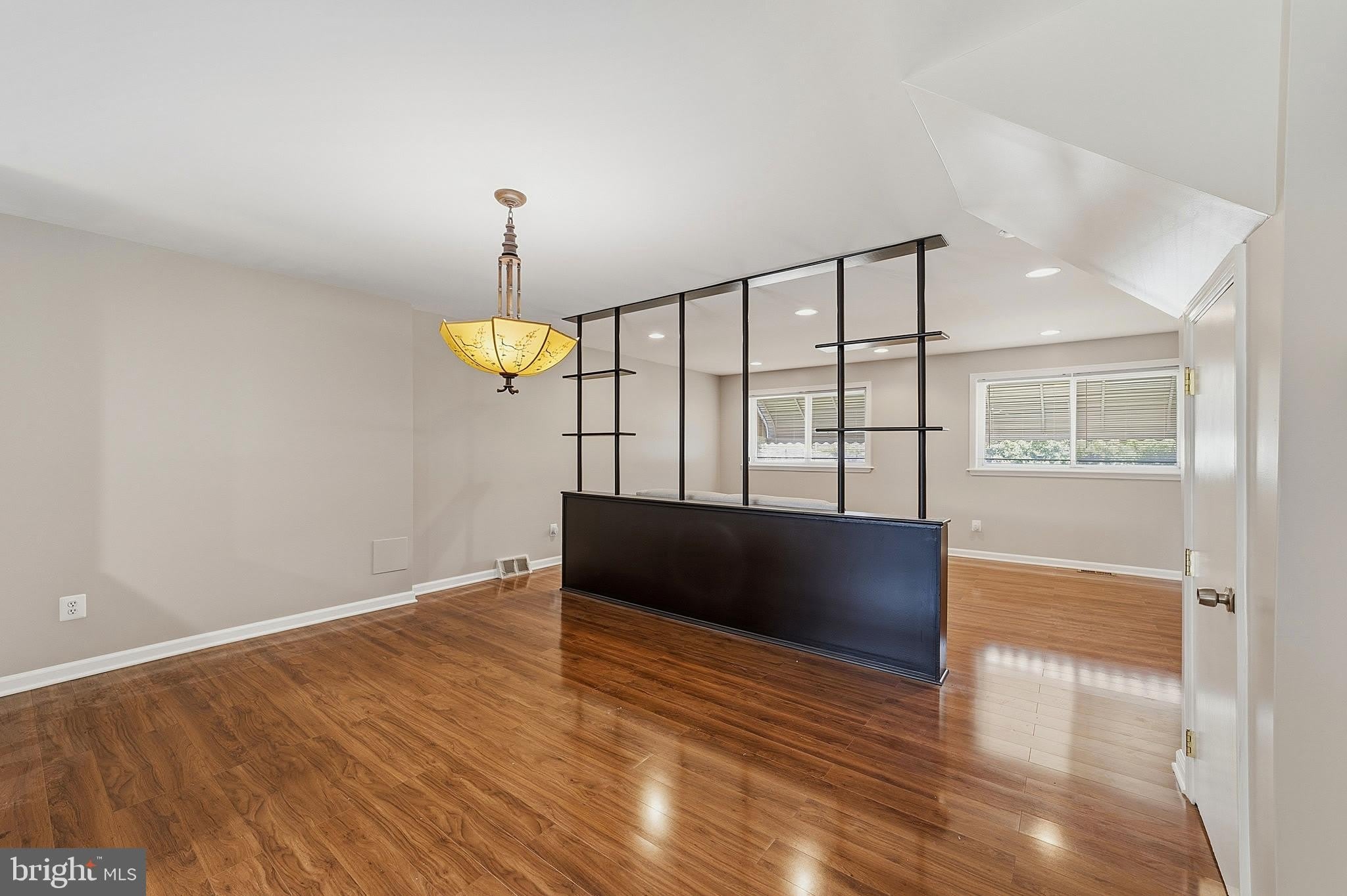 1135 W THOMPSON Street – photo 3