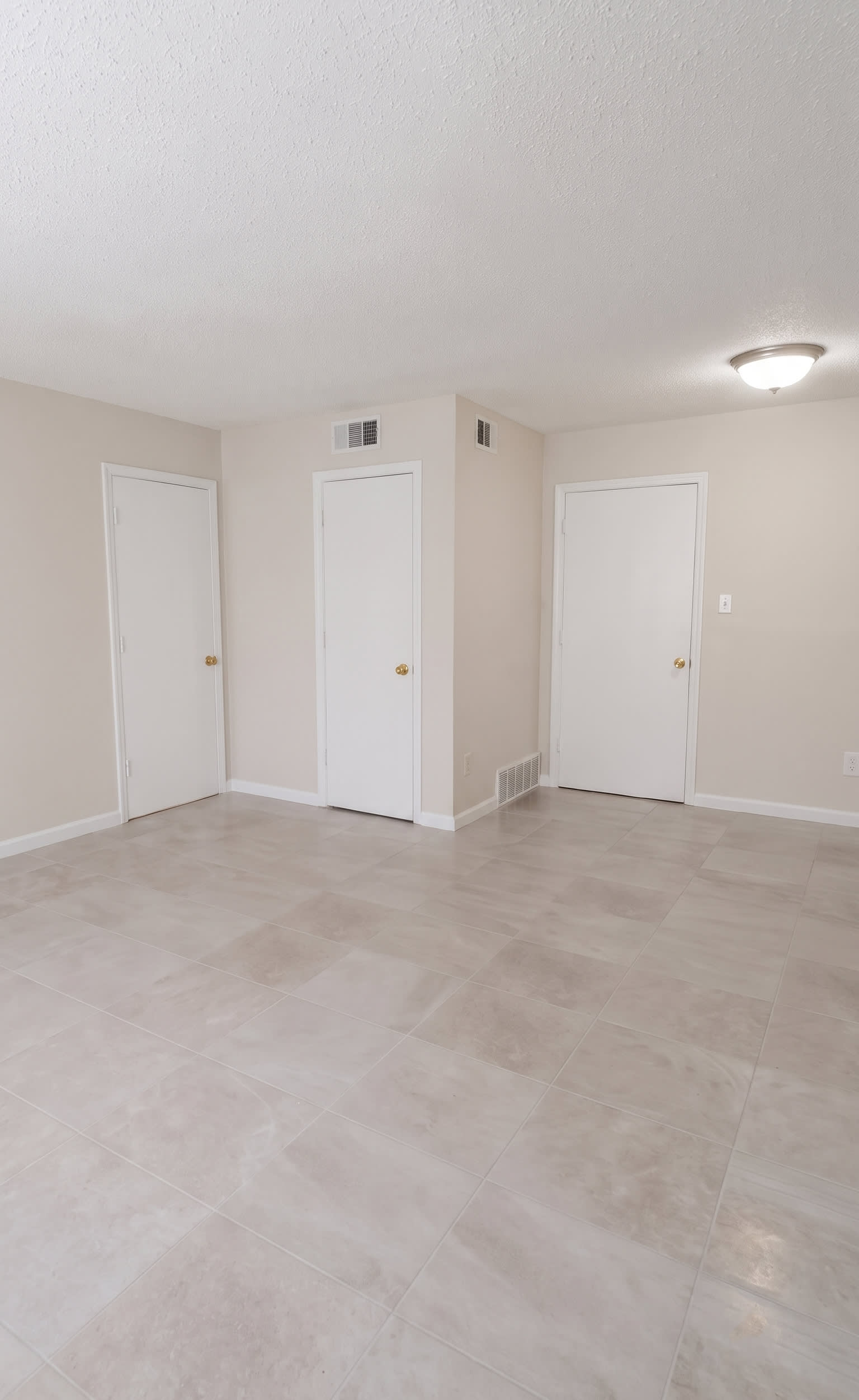 136 Hillview Avenue, Apt 1 – photo 2