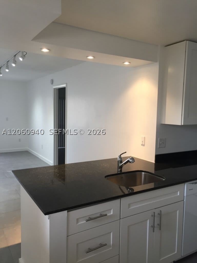 860 NE 209th Ter – photo 1