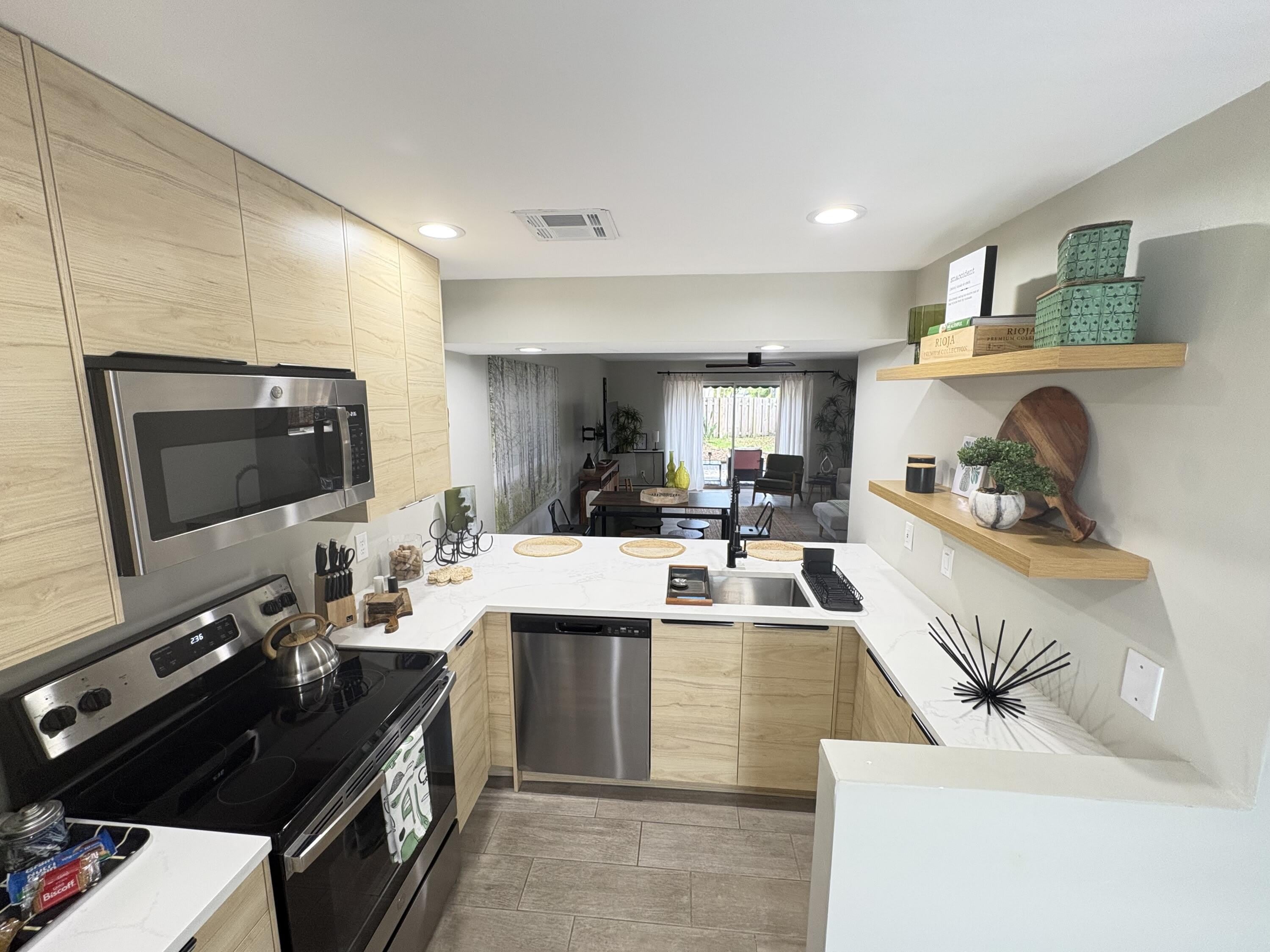 690 SE 23rd Avenue – photo 2