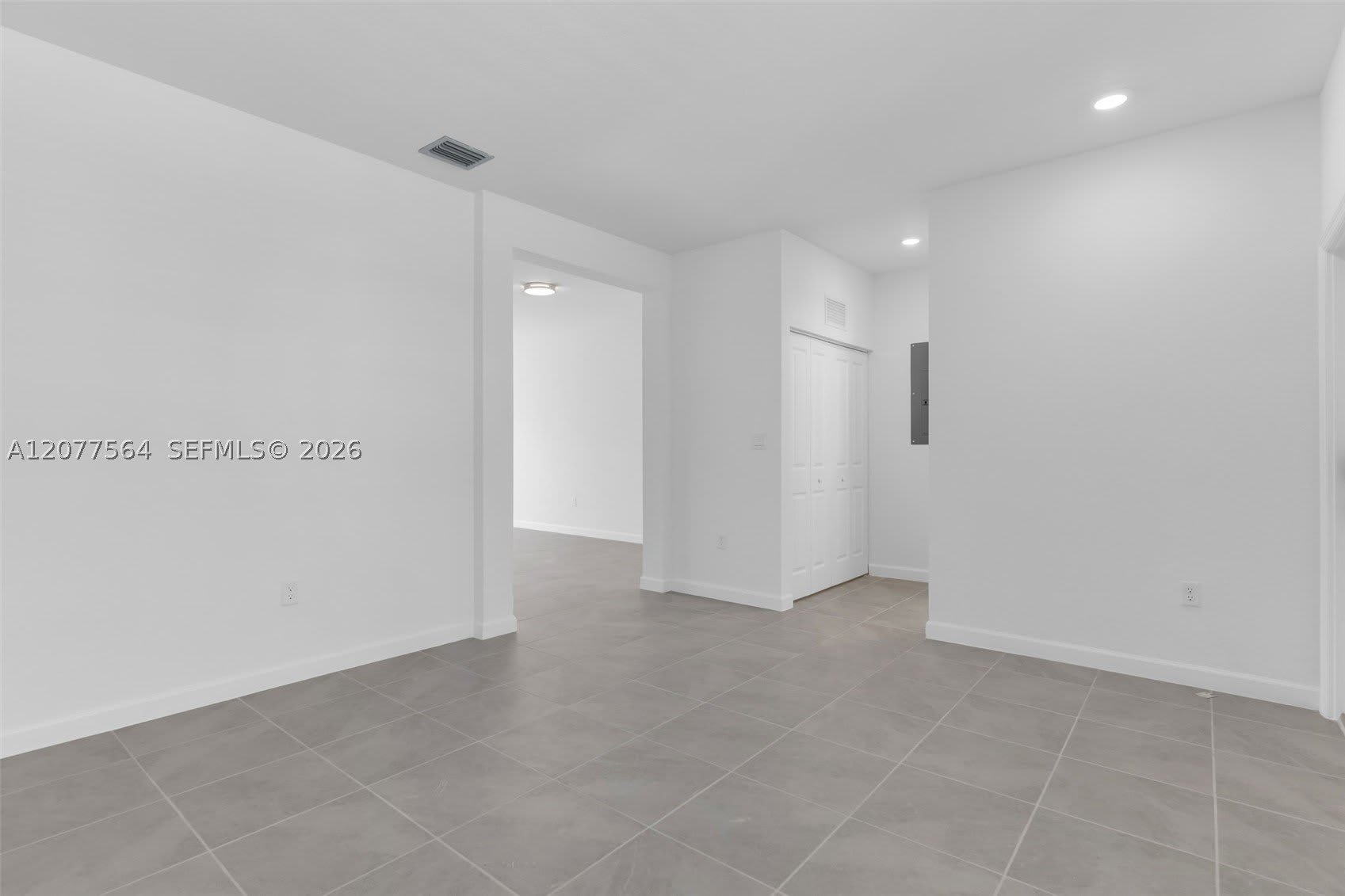 2660 SE 28th St – photo 3