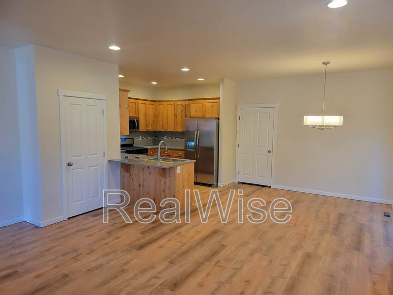 170 Nw 30Th St – photo 4