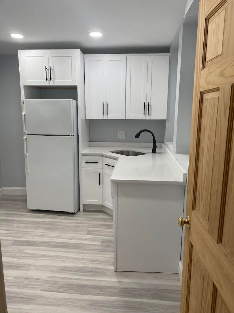Renovated 3 Bed 1 Bath With Heat Hw Incl – photo 2