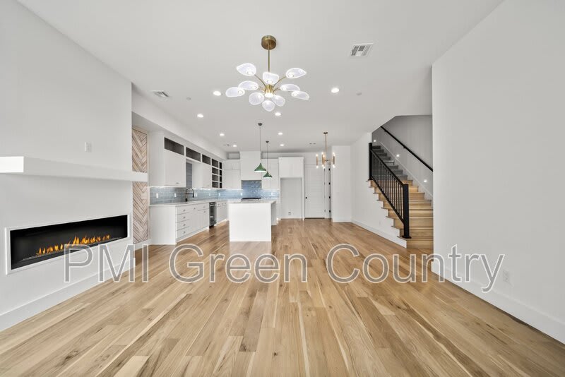 118 East Elgin Street – photo 5