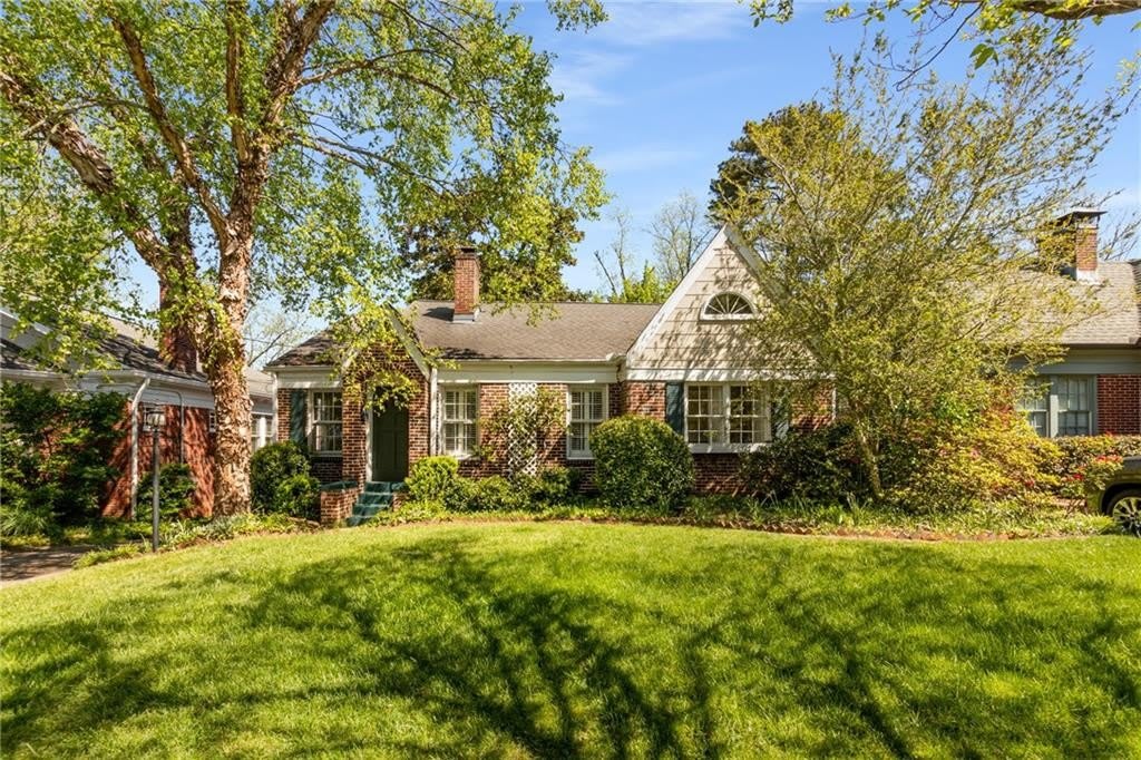 666 Yorkshire Road NE – photo 1