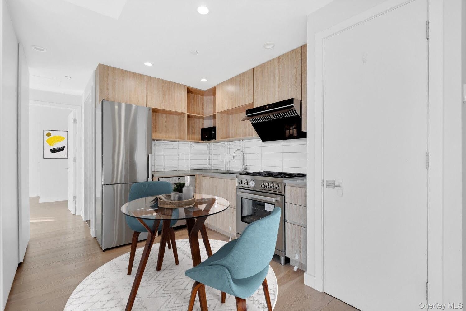 14-33 31ST Avenue – photo 3