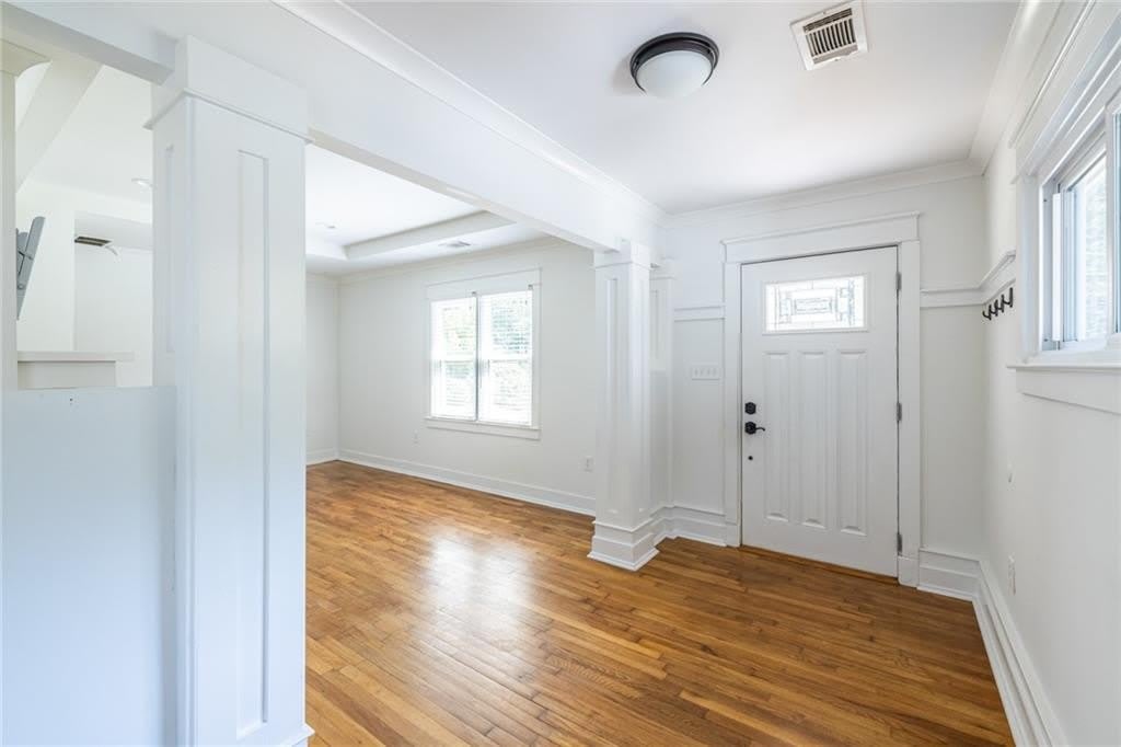 577 Glenwood Place SE – photo 4