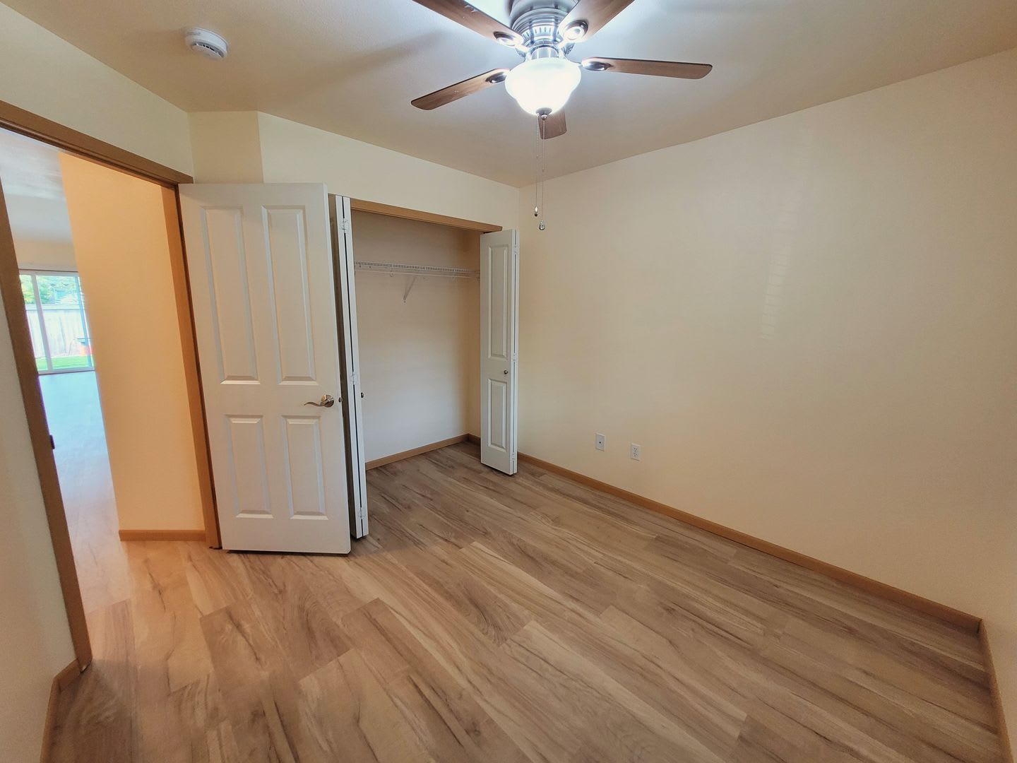 Beautifully Updated 2 Bed 2 Bath In Great Neighborhood Holland Ave – photo 4