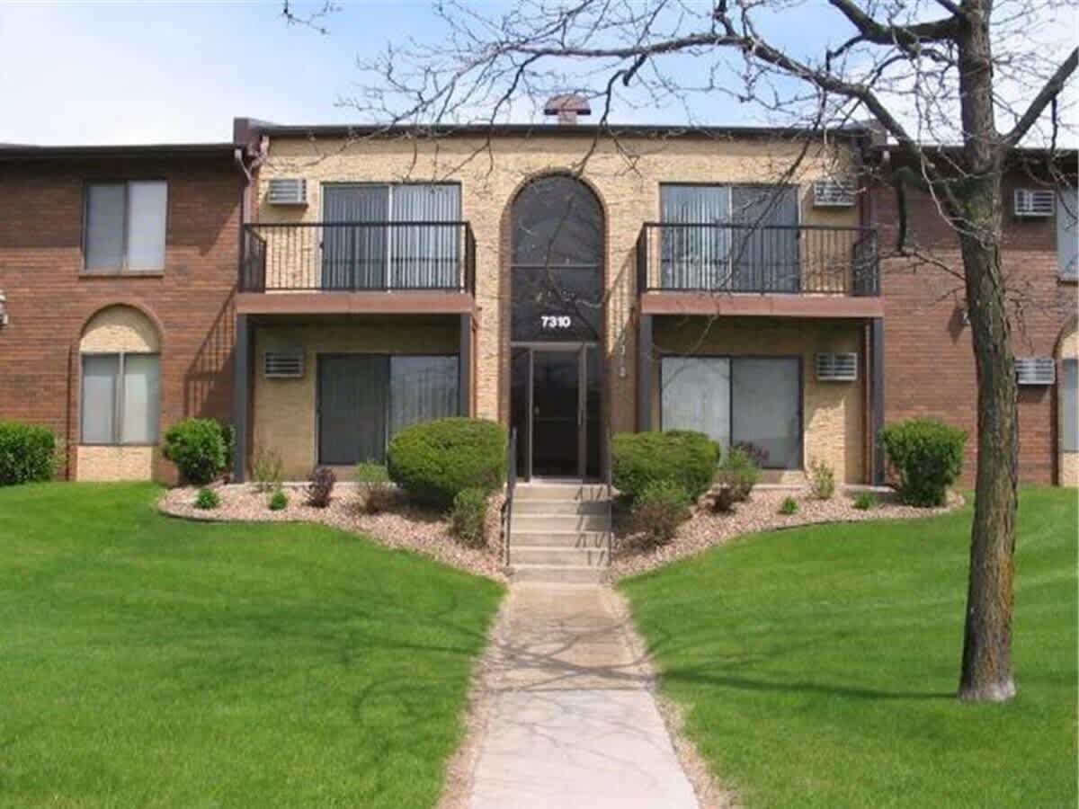 7310 York Ave S Apt 211 – photo 2