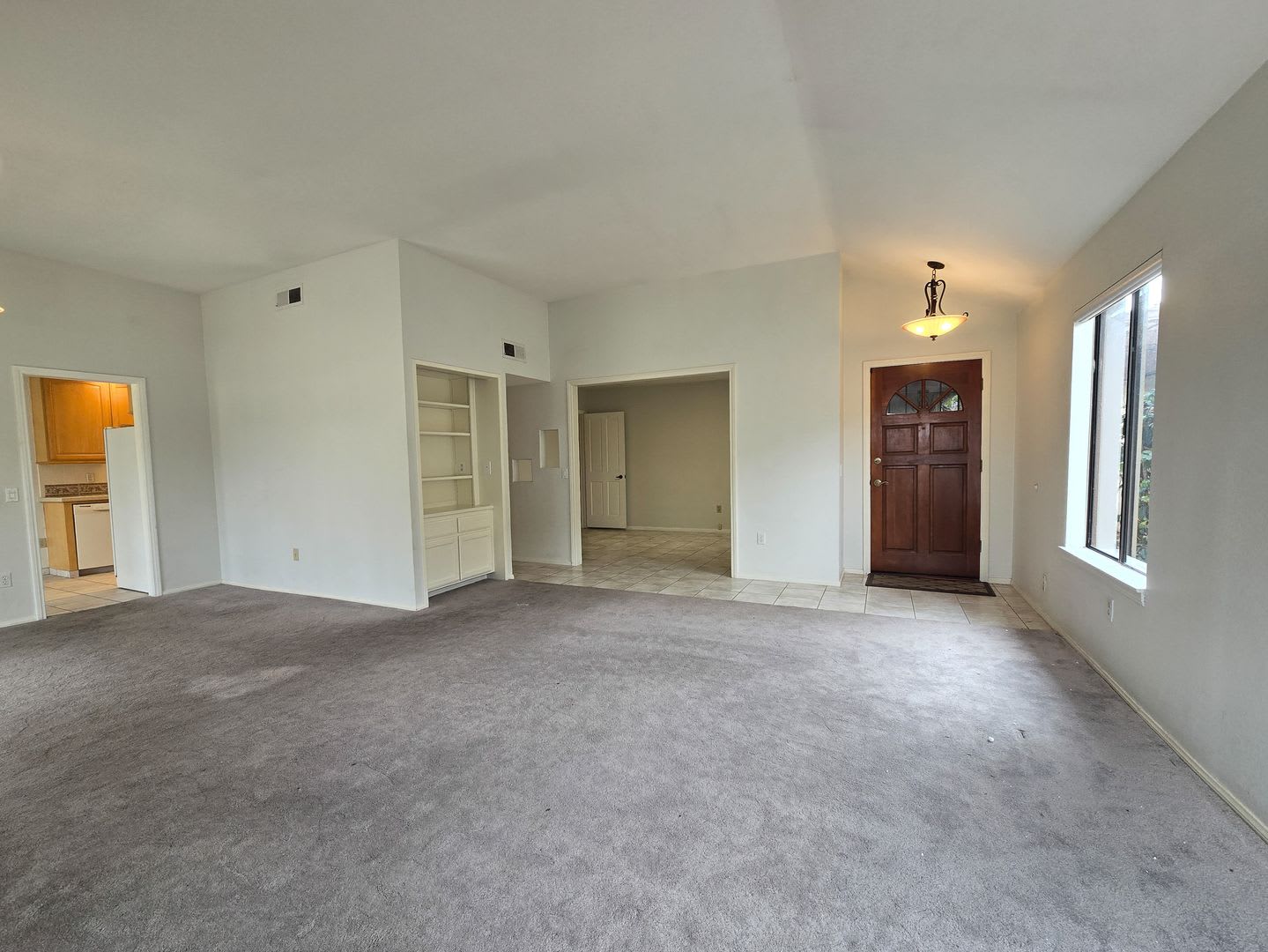 Updated Single level condo in Villa Victoria Available for rent – photo 3