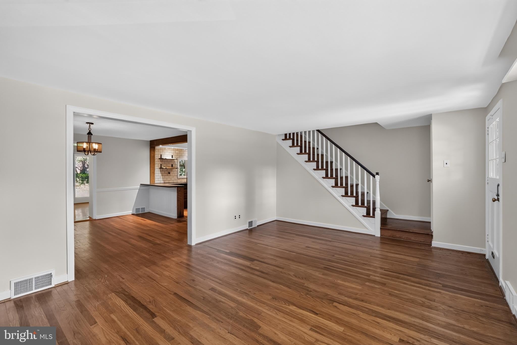 216 HURON Avenue – photo 4