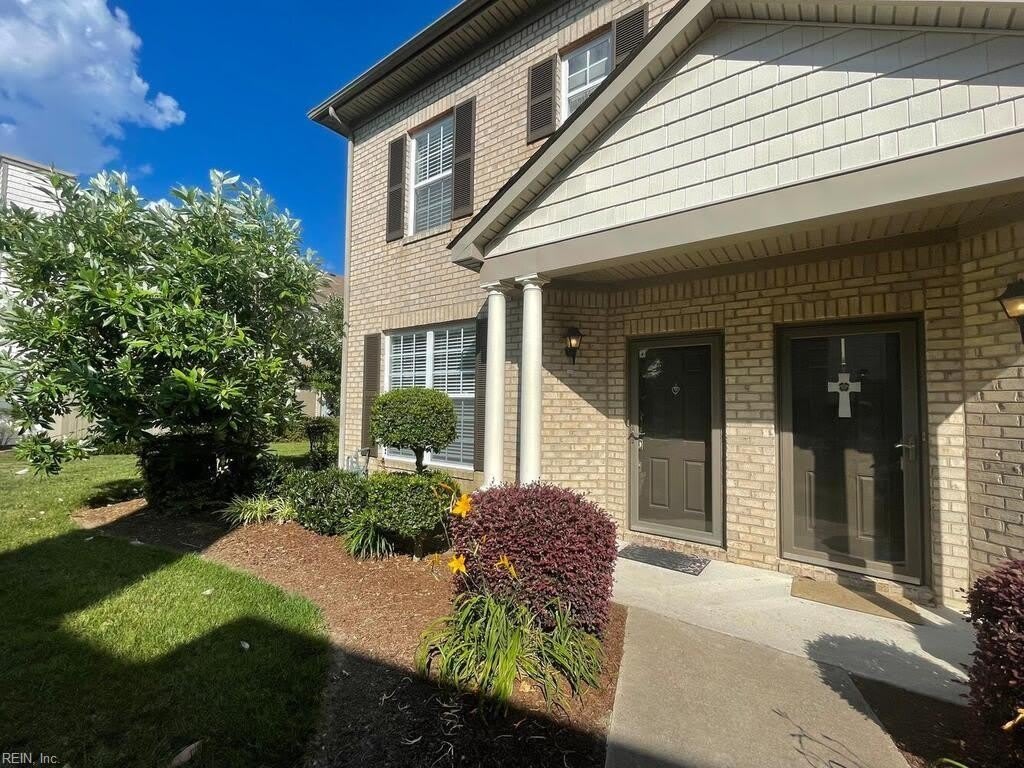 2028 Smallbrooke Court – photo 2