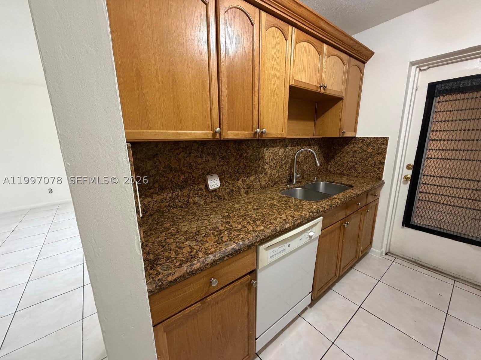8704 NW 35th St – photo 3