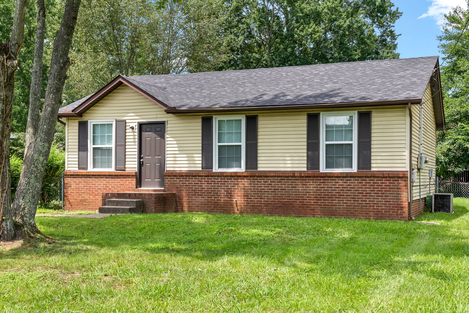 3 Bedroom Pet Friendly Home For Rent! – photo 2