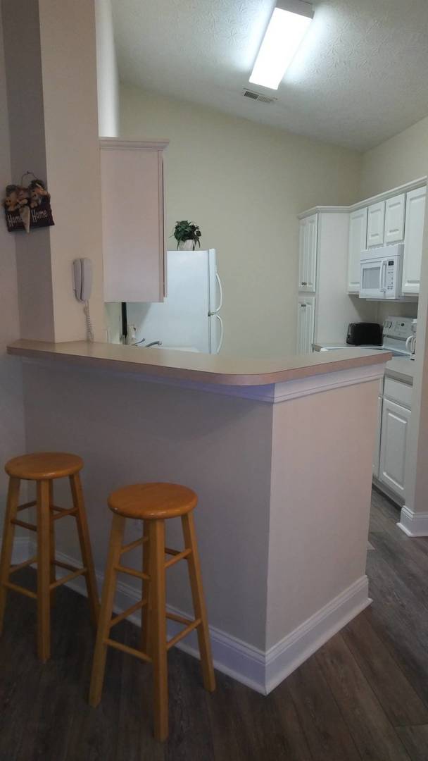 3 Bedroom furnished Condo in Arrowhead – photo 5