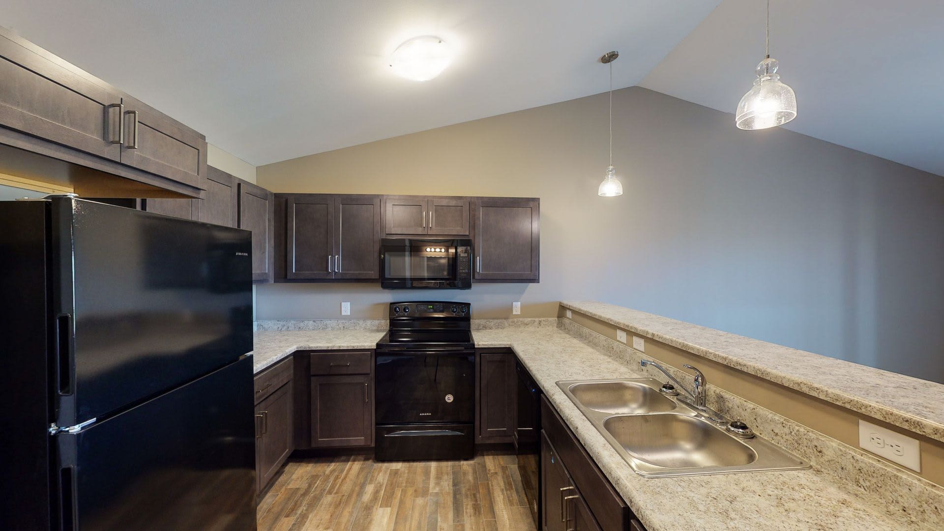 Pinnacle Point Apartments – photo 2