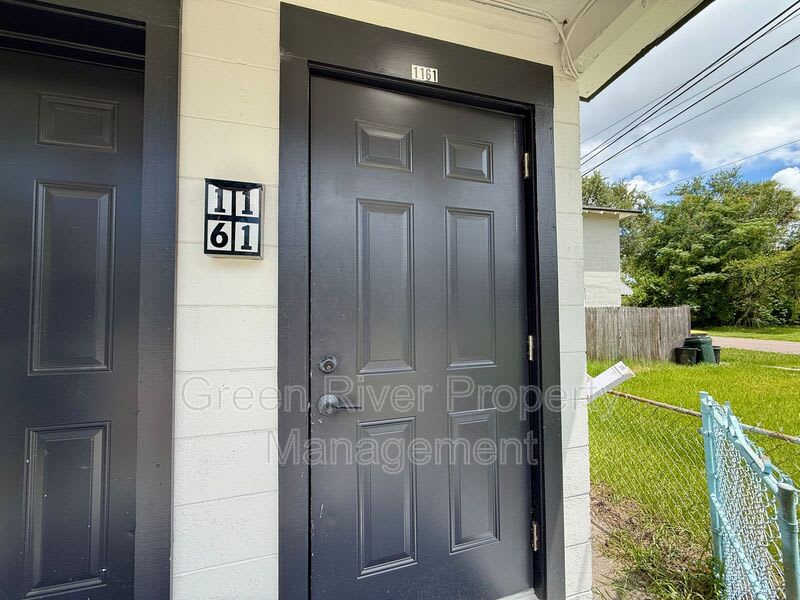 1161 W 5th Street – photo 5