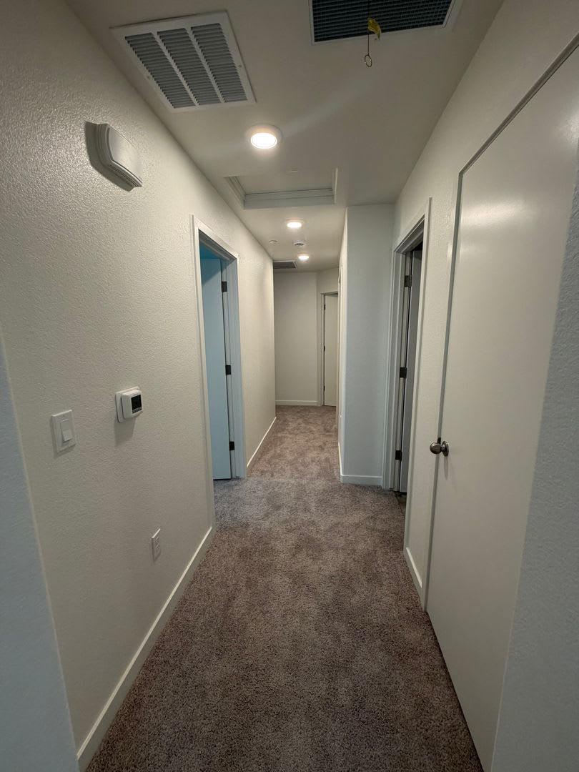 Beautiful Brand-New home for rent in Corcoran – photo 4