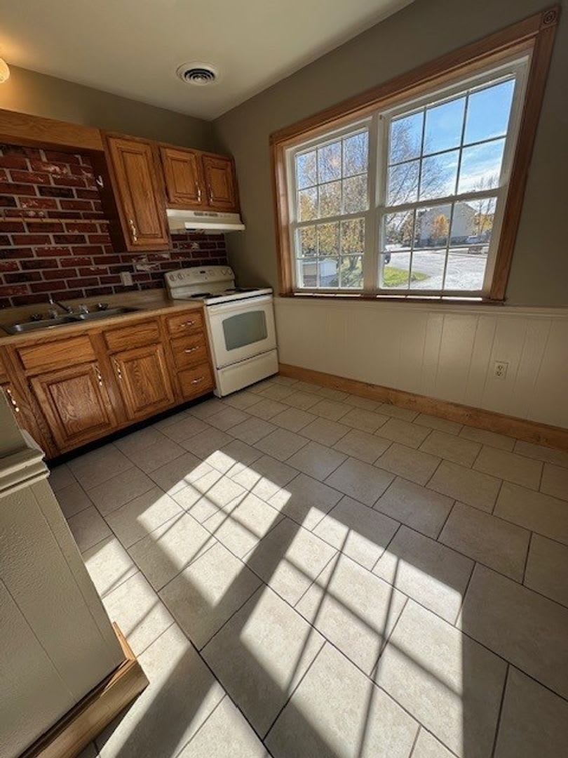 Leola 2 Bedroom 2nd floor – photo 2