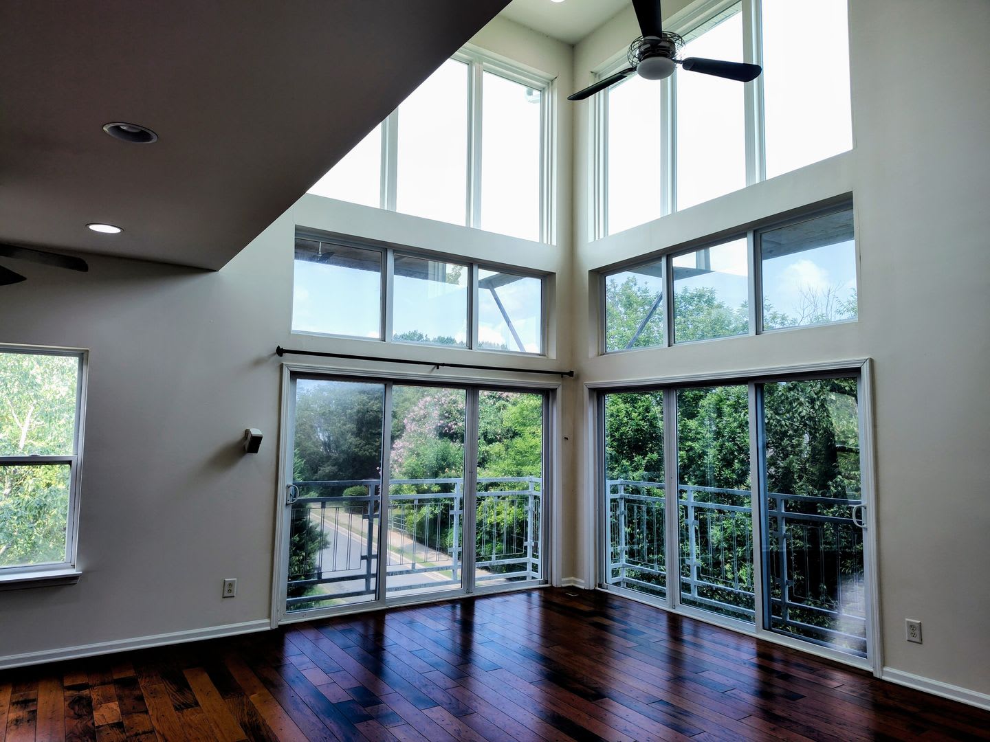 Beautiful Condo Located In The Reinassance Community – photo 4