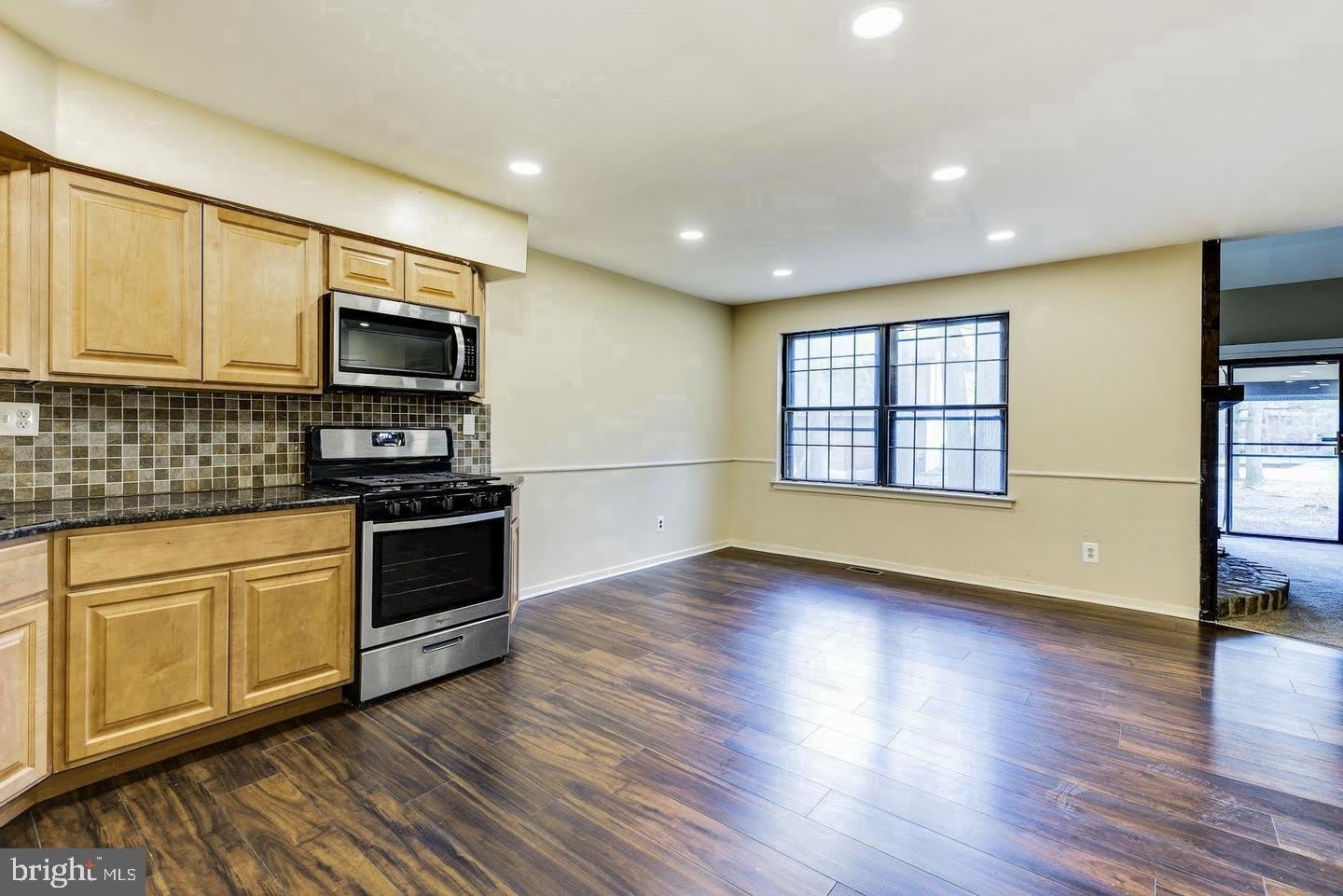 215 KEATS DR – photo 5