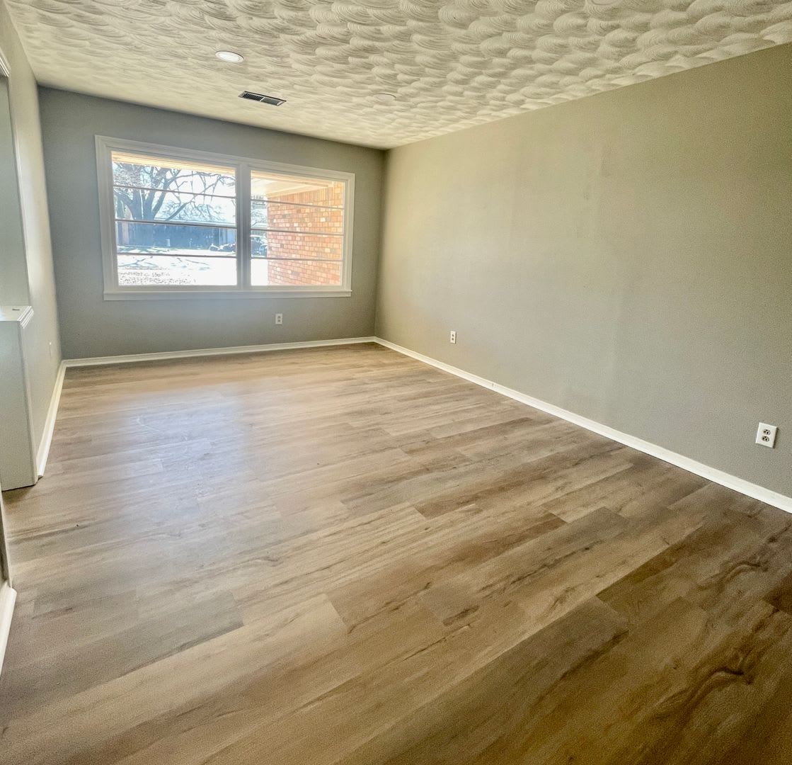 Gorgeous Completely Remodeled 3 2 2 In Bayless With Washer Dryer And Fridge – photo 5