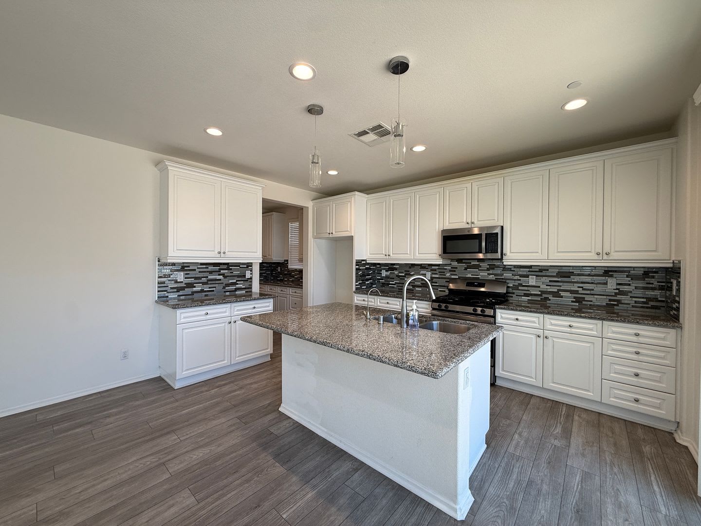 Palmdale 5 Bedrooms + 3.5 Bathroooms – photo 4