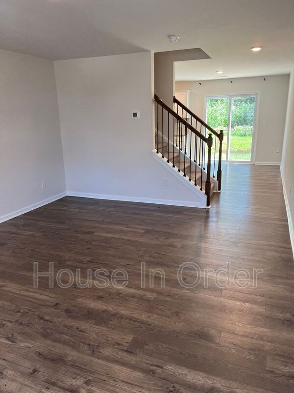 32 Malcolm Ct. – photo 2