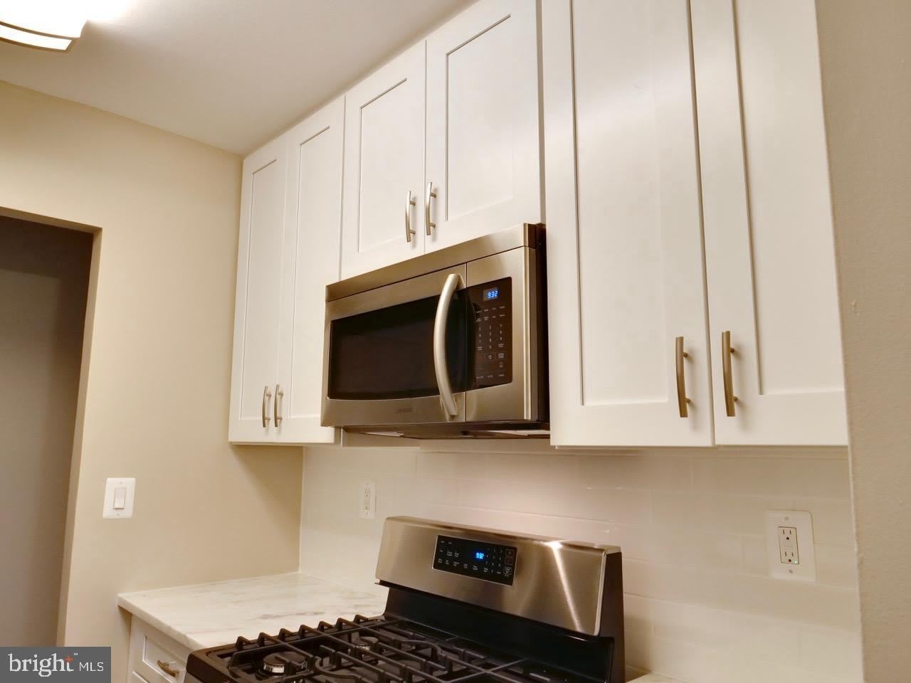 3874 Lyndhurst Drive – photo 2
