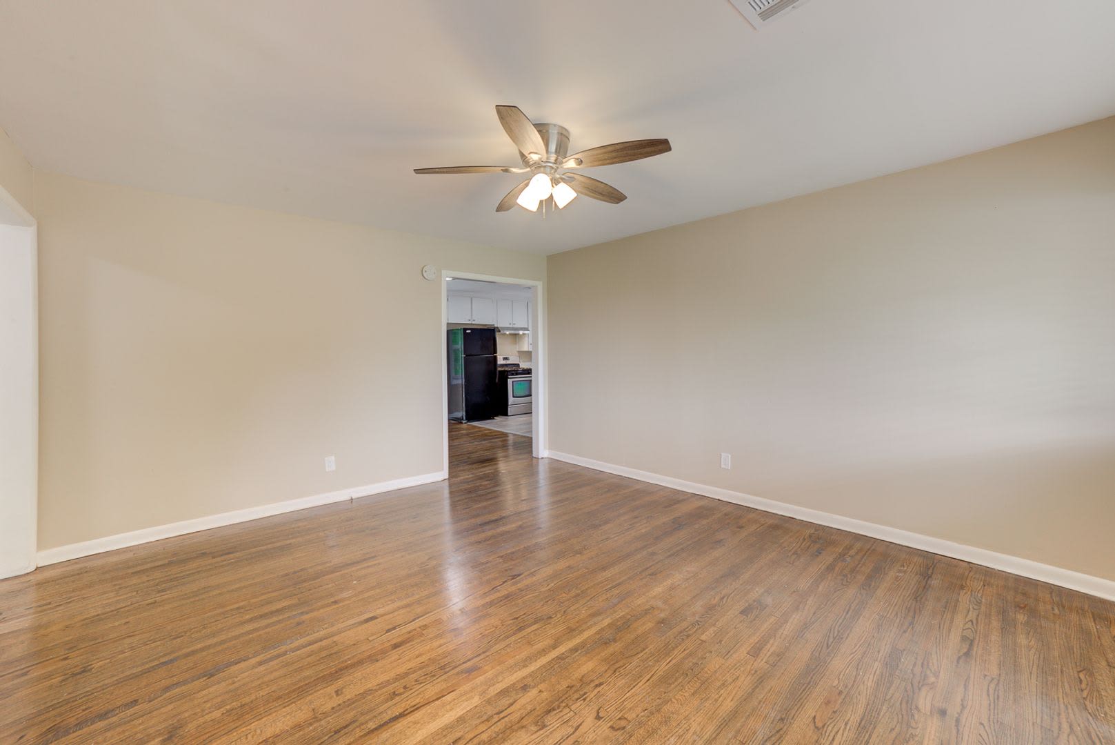 Recently Remodeled 3 Bed 1 Bath – photo 4