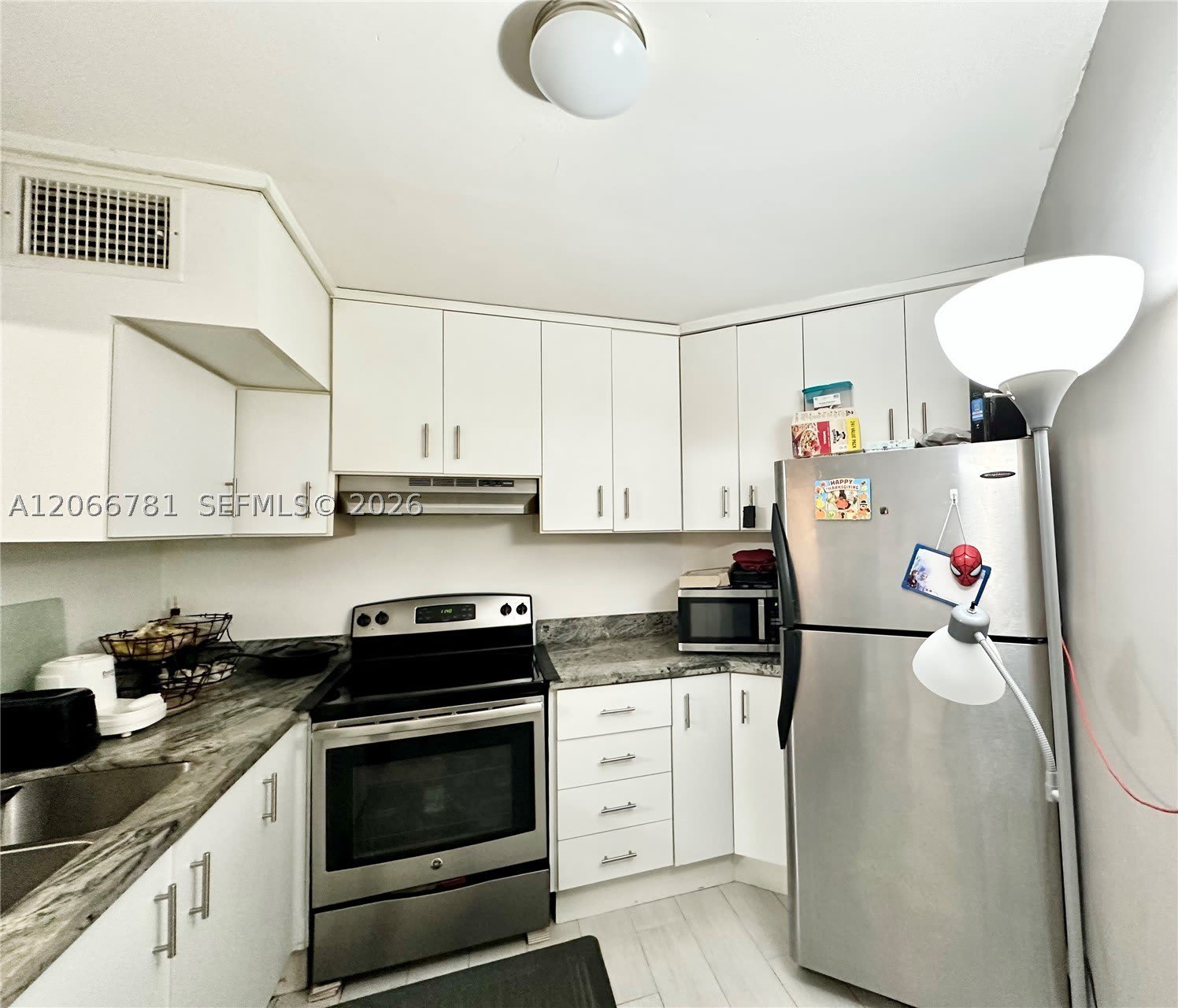 9427 Fontainebleau Blvd – photo 2