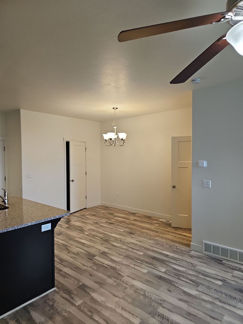 August Rent Free 3 Bed 3 5 Bath Town Home For Rent In Bluffdale – photo 3