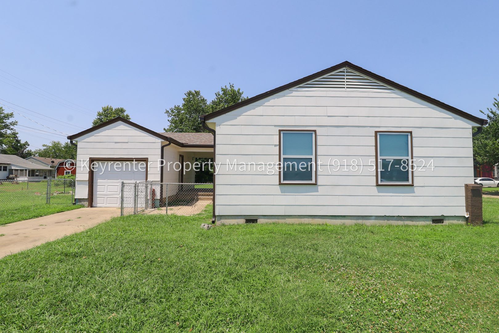 Beautifully Done 3 Bedroom House Available For Immediate Move In – photo 4