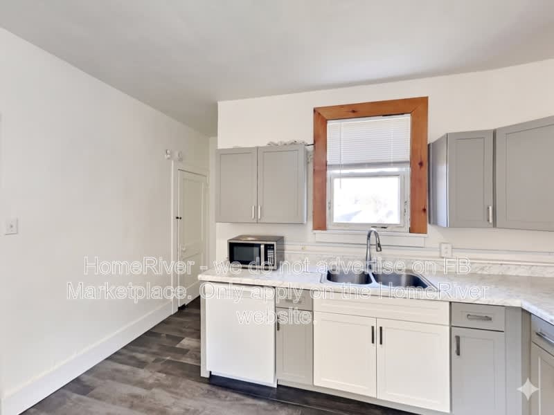 522 Division St – photo 3