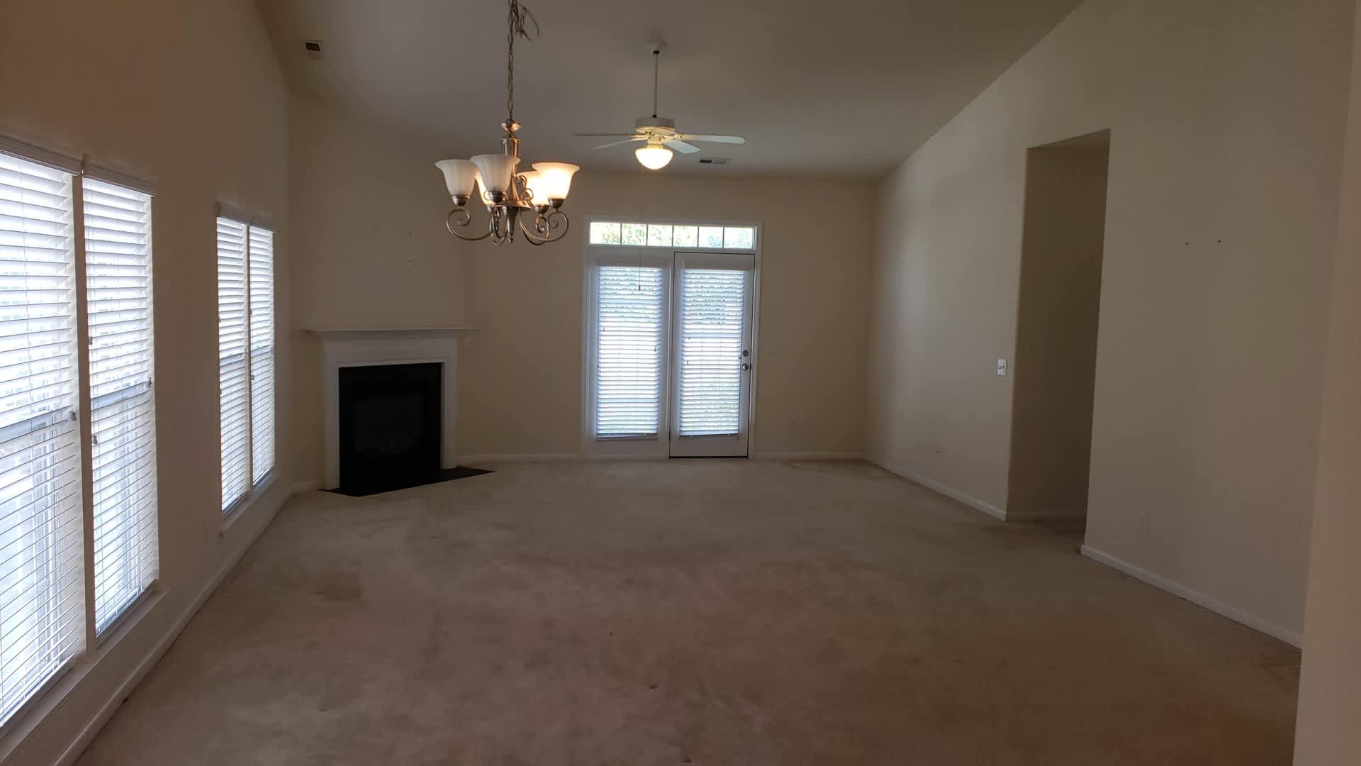 One level townhouse, no stairs, convenient to Lewisville/Clemmons – photo 4