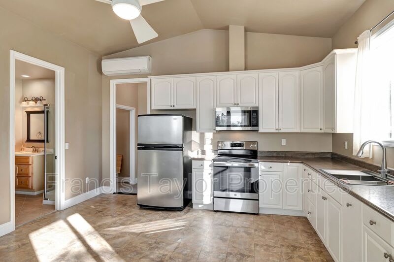 2861 Eastview Terrace – photo 5