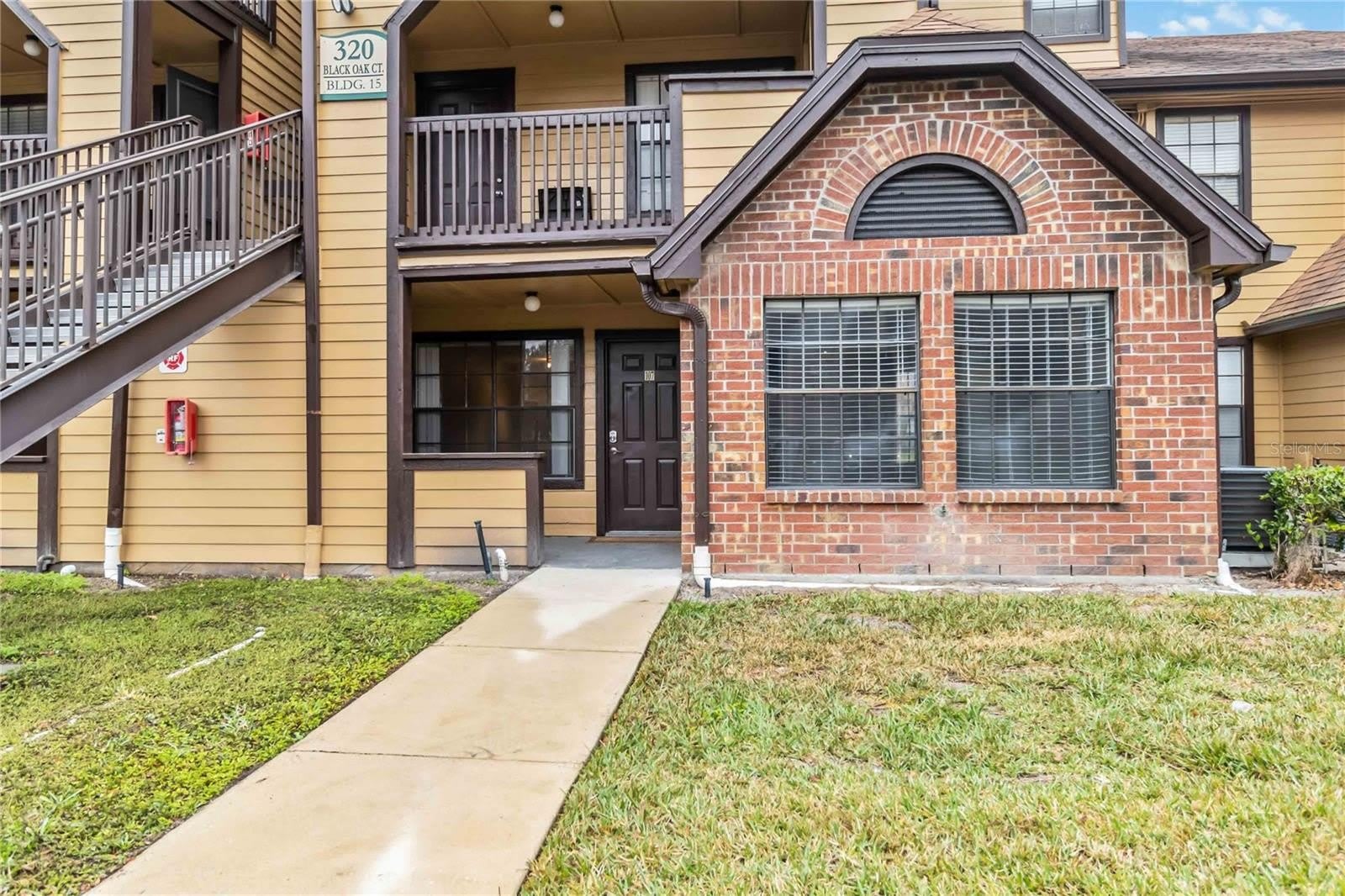 320 BLACK OAK Court – photo 3