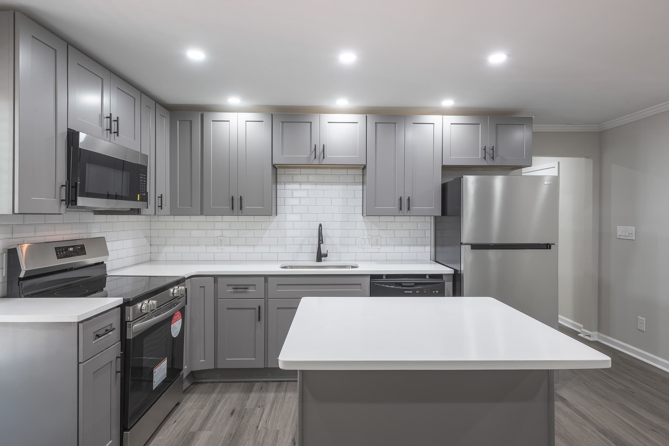1861 Lyle Avenue – photo 5