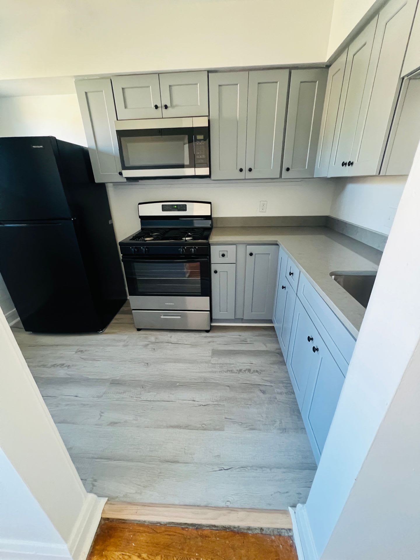 Newly renovated Arlington neighborhood apartment – photo 2