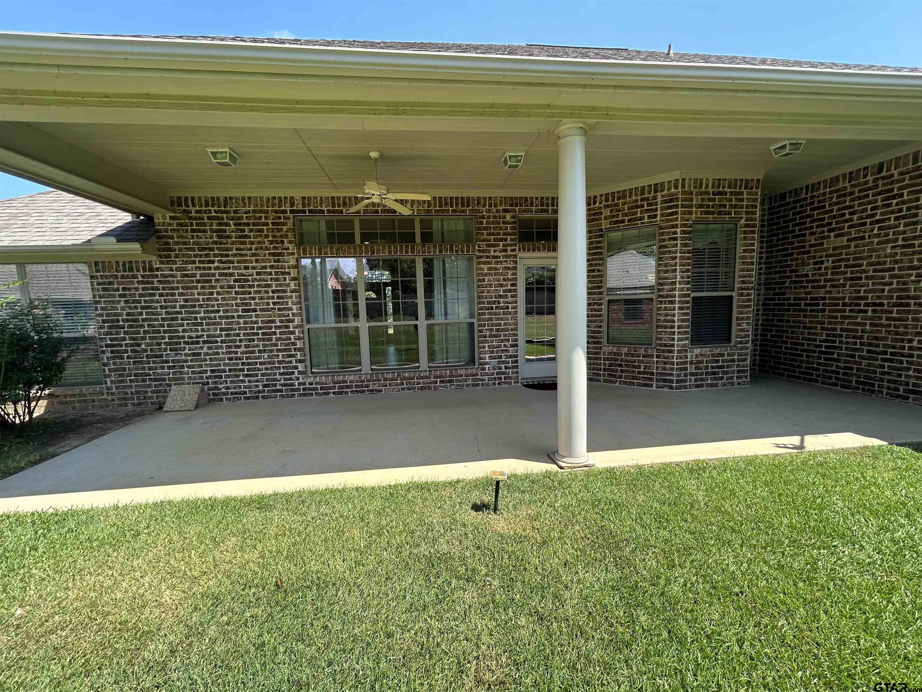 518 Susie St – photo 2