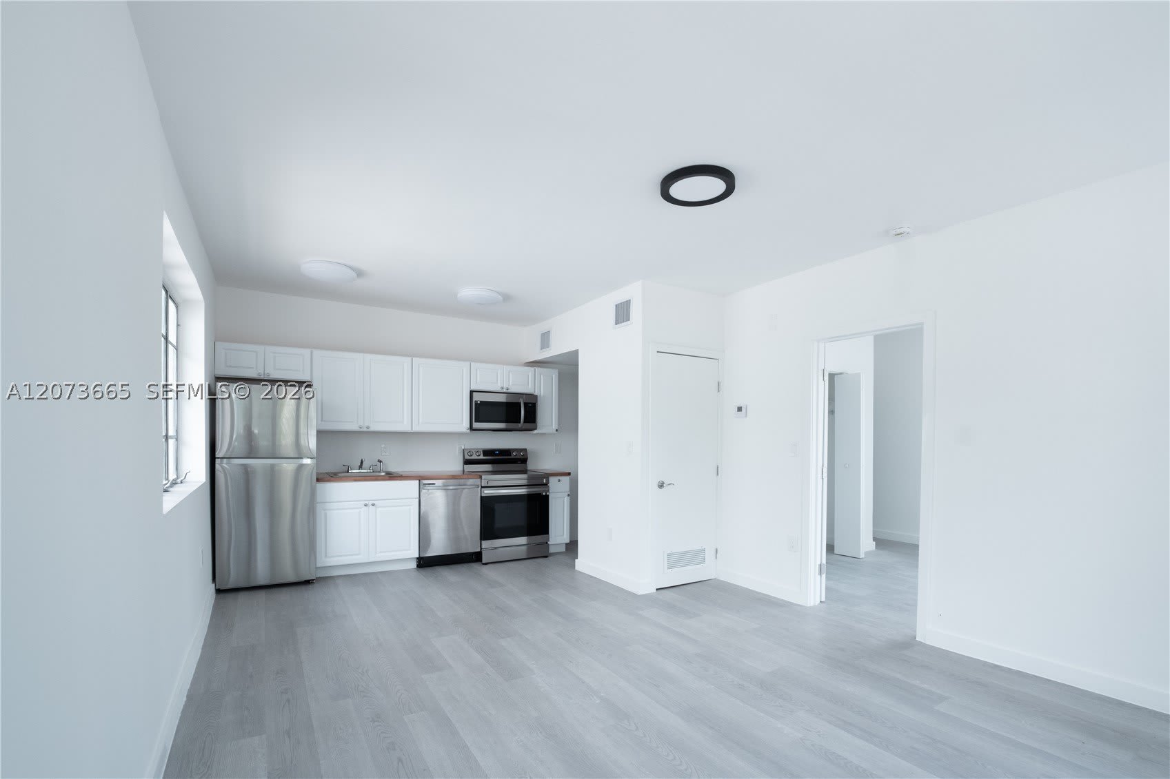 423 NE 71st St – photo 2