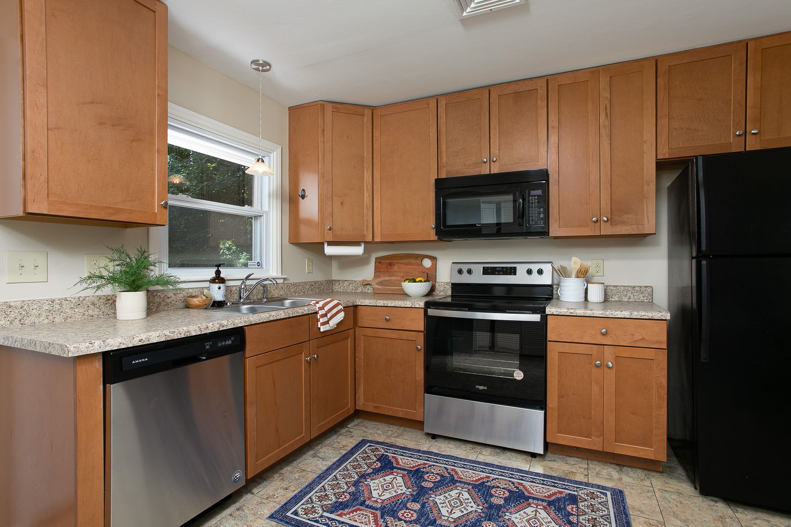 Spacious 1 Bedroom Duplex close to UNC Campus – photo 5